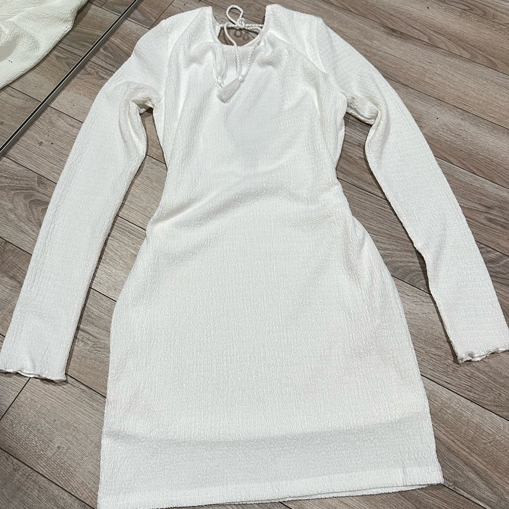 Elegant White Long Sleeve Dress